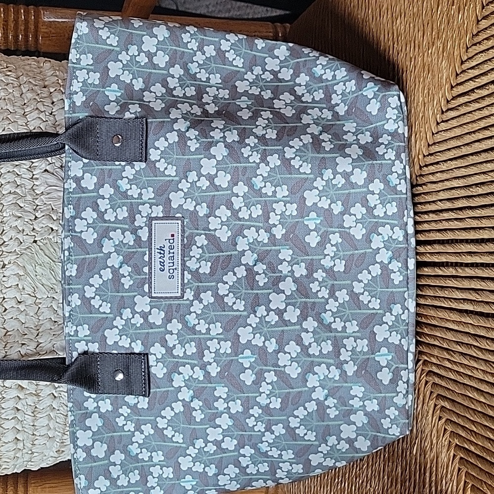 NWOT, Earth Squared tote bag. Gray floral